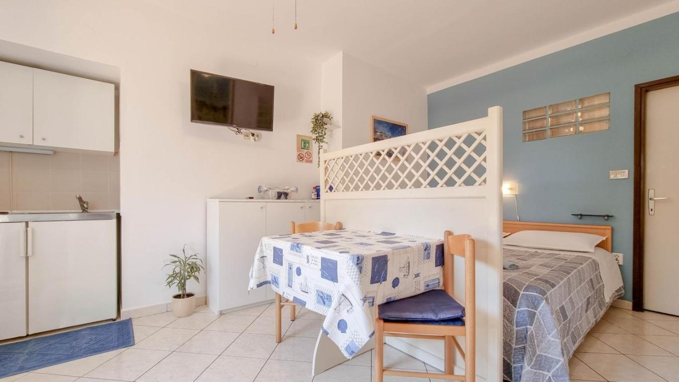 Alma One Apartment Новиград Екстериор снимка