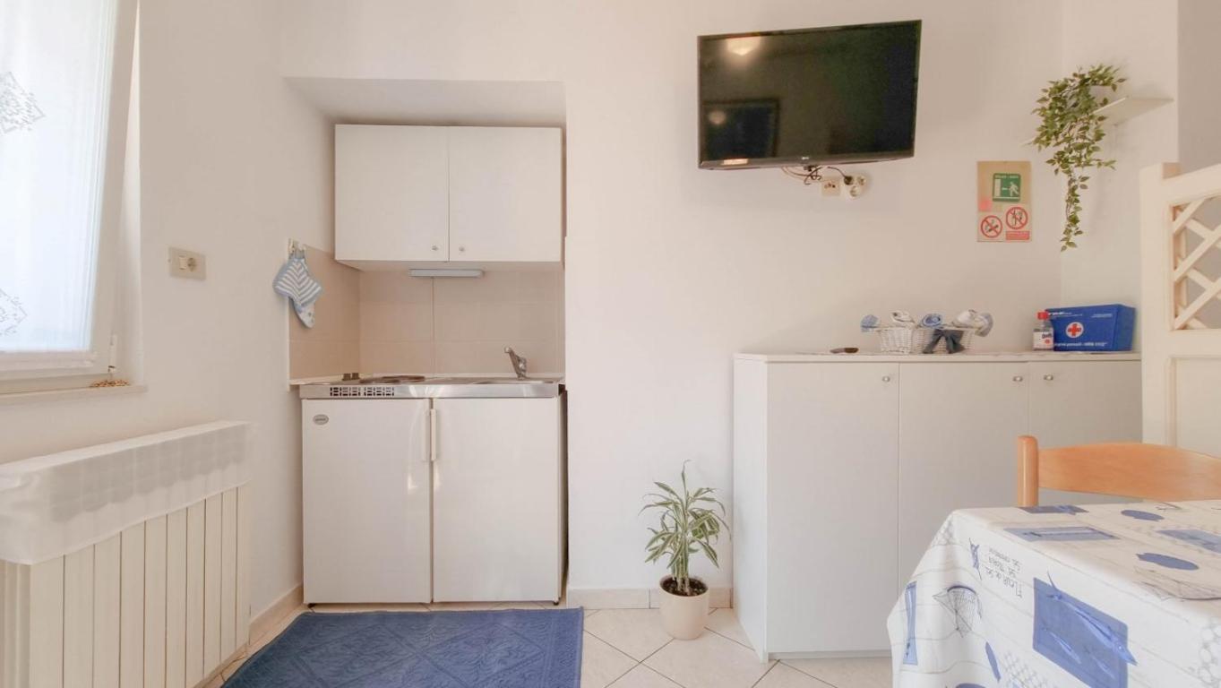 Alma One Apartment Новиград Екстериор снимка